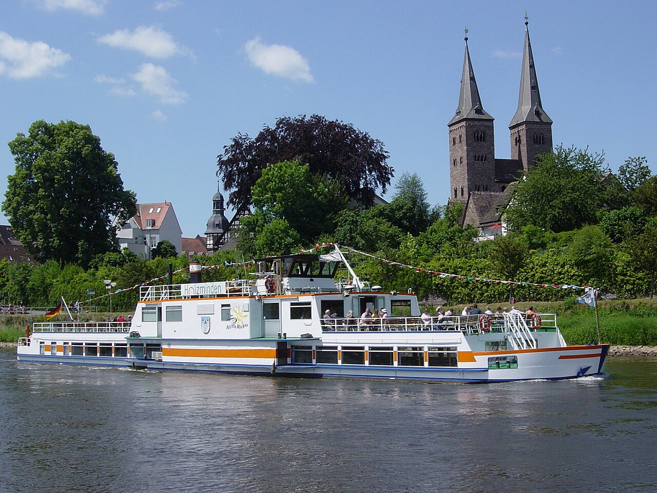 Fahrgastschiff Holzminden der Flotte Weser