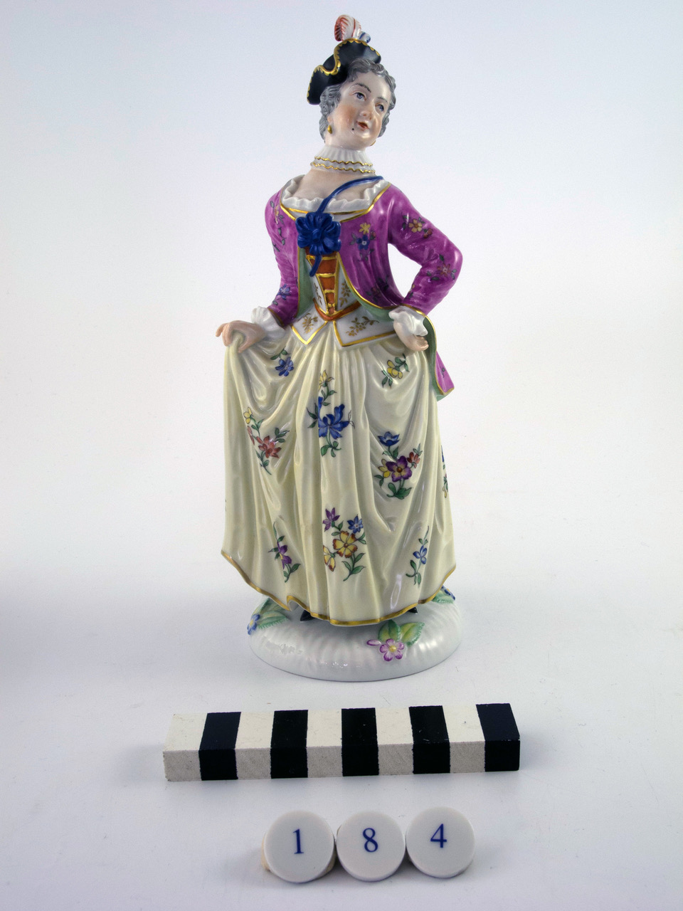 Historische Porzellanfigur aus dem Museum Schloss Fürstenberg